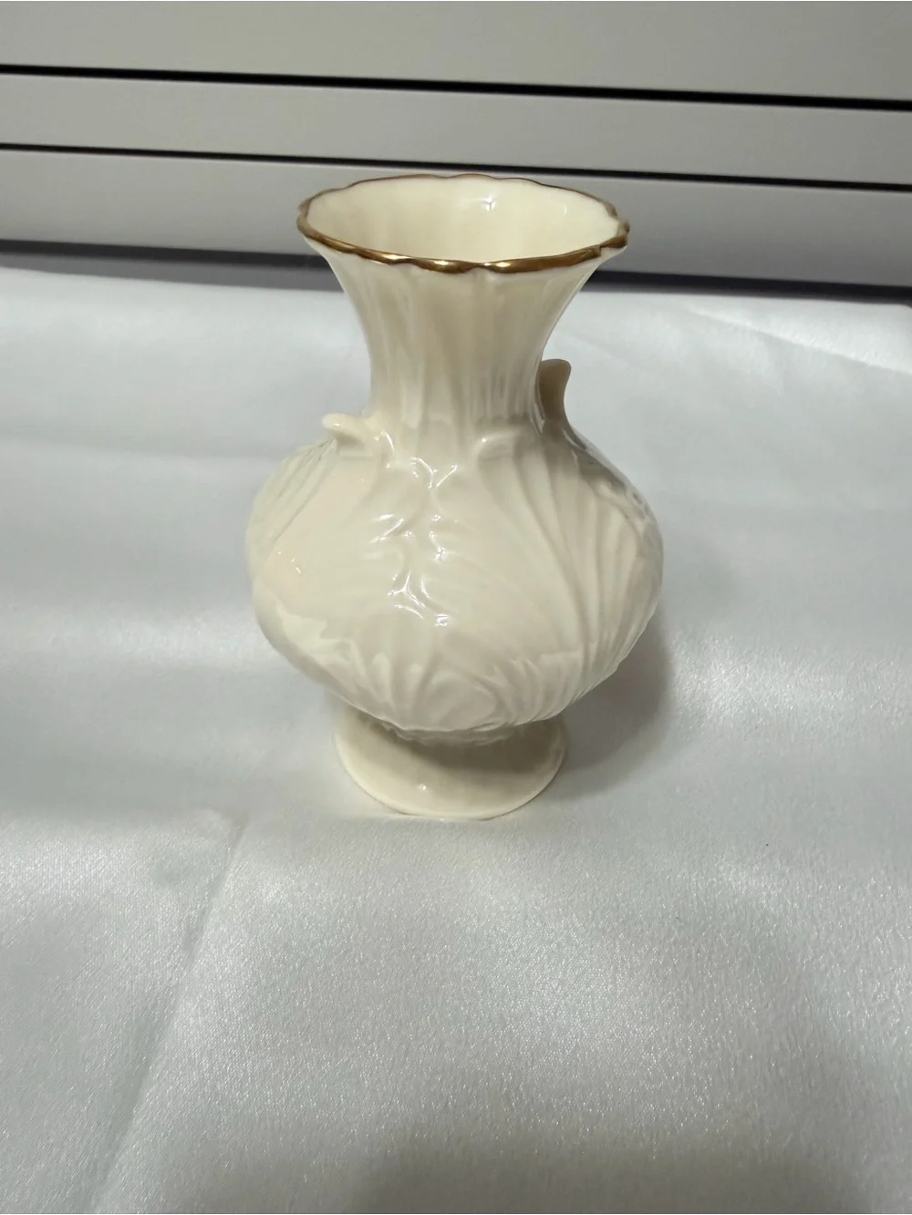 ✨ Vintage Lenox Ivory Porcelain Vase ✨